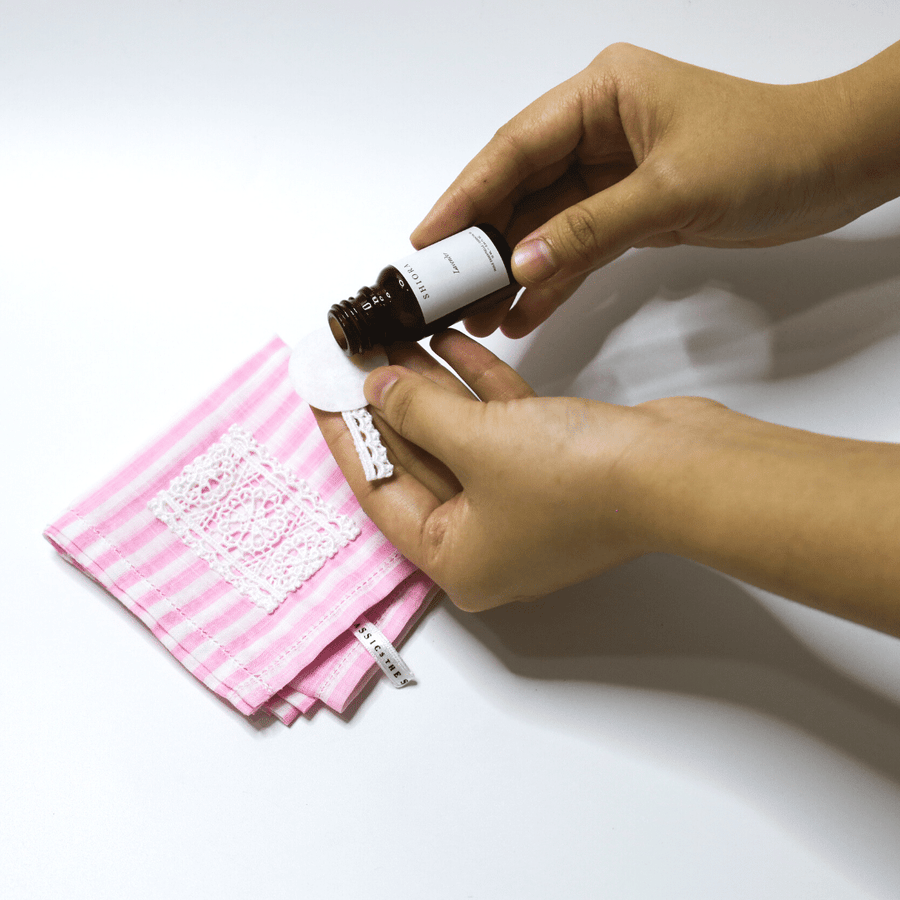 EXCLUSIVE BUNDLE GIFT SET: ESSENTIAL OIL + HANDKERCHIEF (MADE IN JAPAN)