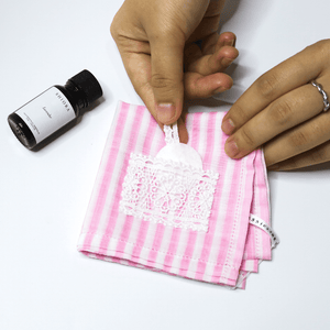 
                
                    Load image into Gallery viewer, step 2 how to use sachet handkerchief made in japan with lavender essential oil
                
            