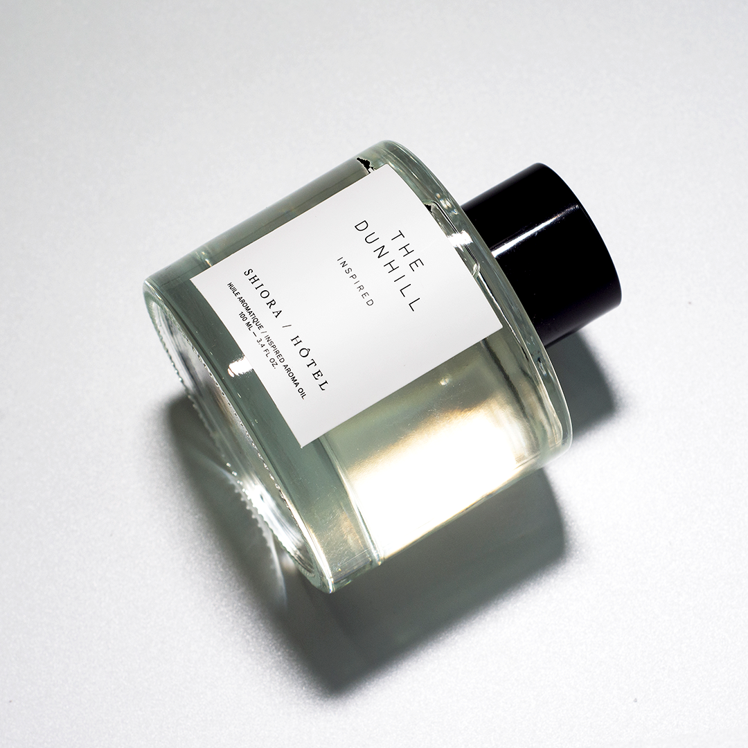 This hotel-inspire reed diffuser is the perfect expression of natural refinement, a translation of the luxurious and classic heritage of the Dunhill house, with, what's more, a touch of modernity. 
