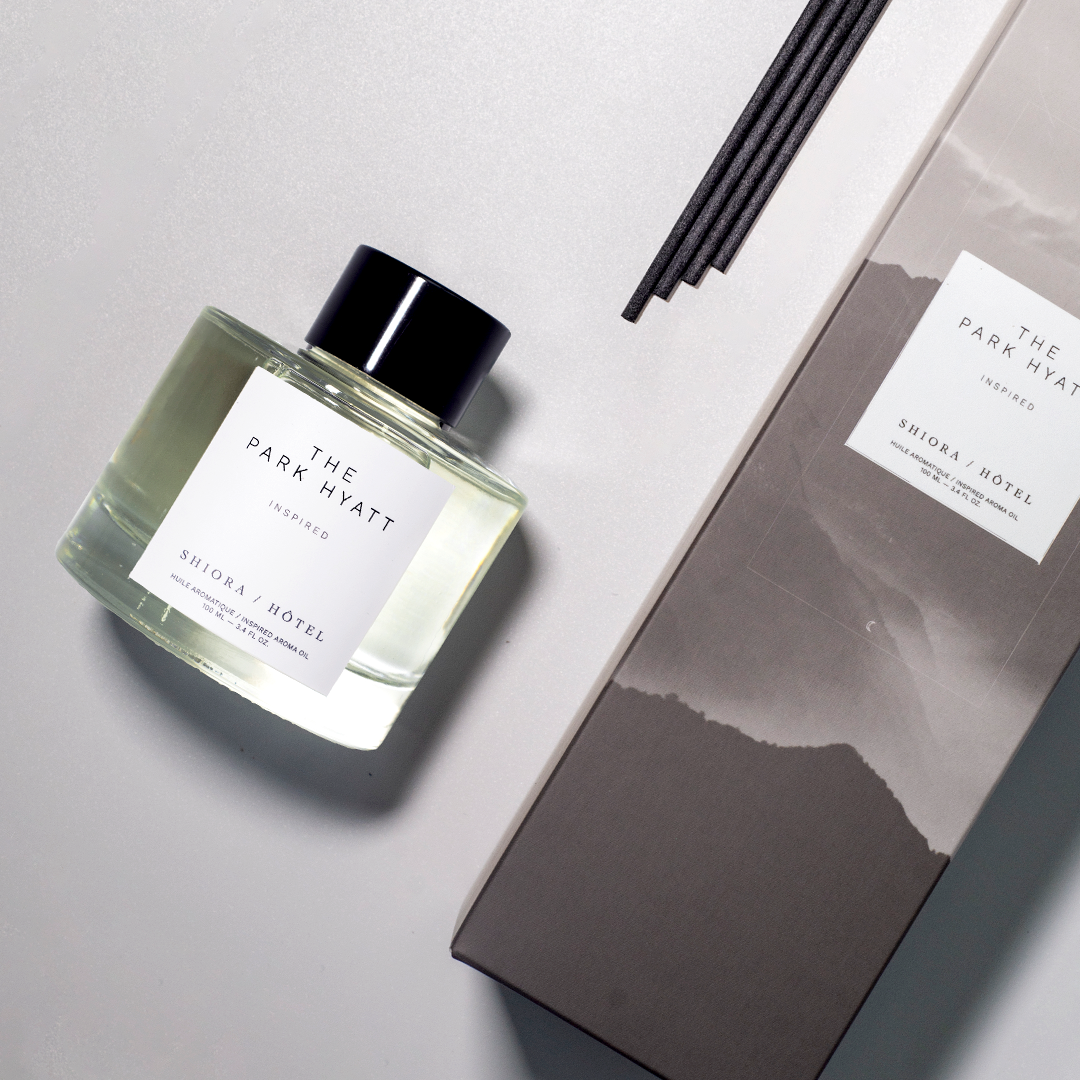 The inspired splendour of Park Hyatt’s scent brought to you and its refreshing melange of fresh blueberries and light florals on a base of warm vanilla and musk imparts a feeling of welcome, luxury and serenity.  World-class hotel scent, natural and unique combination of citronella scent with bergamot, lemon, orange, eucalyptus, cedarwood, pine, rosemary, clary sage, tea tree, frankincense, and sandalwood.