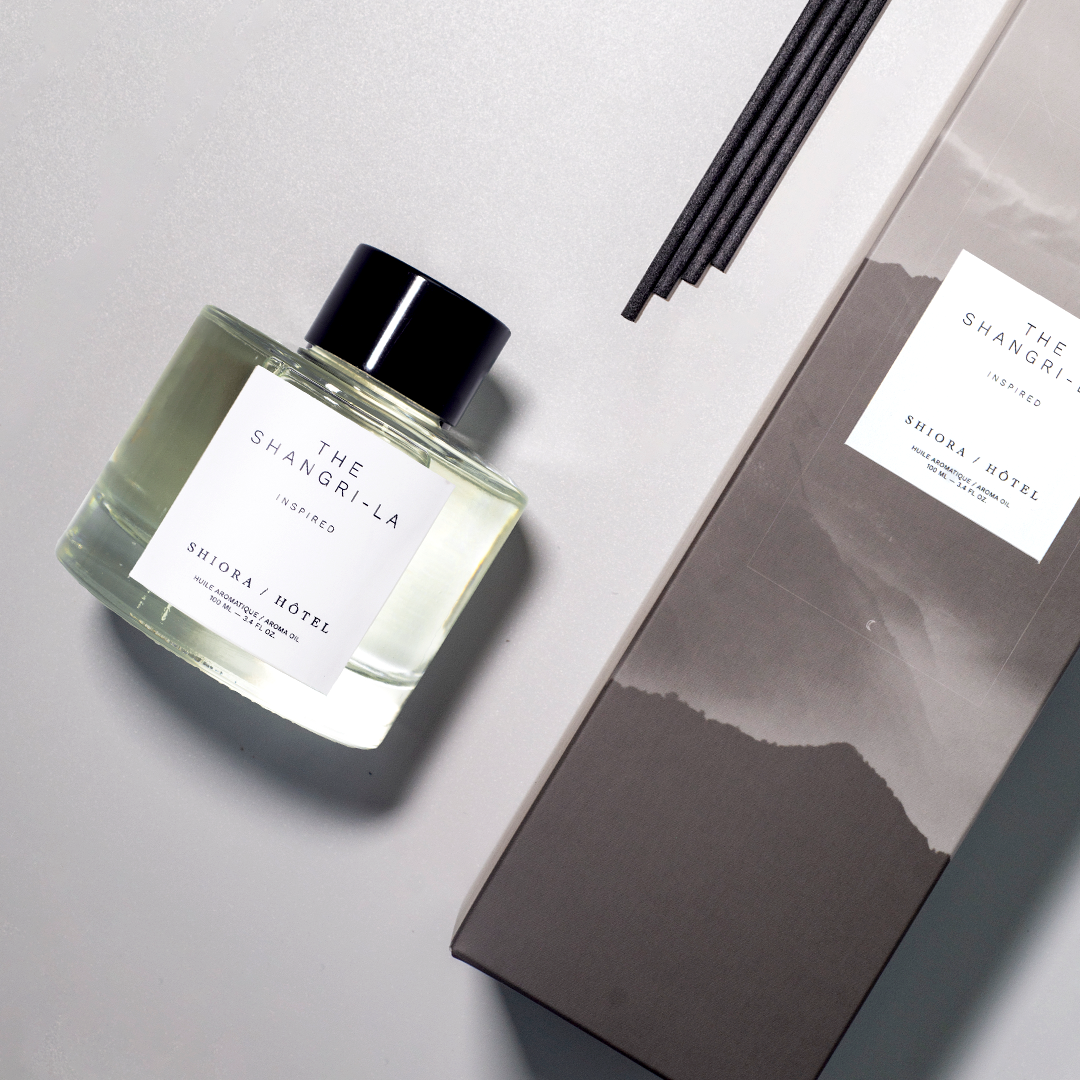 The inspired serenity of Shangri-la brought to you. The scent envelops you in fresh, light notes of bergamot, rose, and lavender, along with the woody notes of sandalwood.