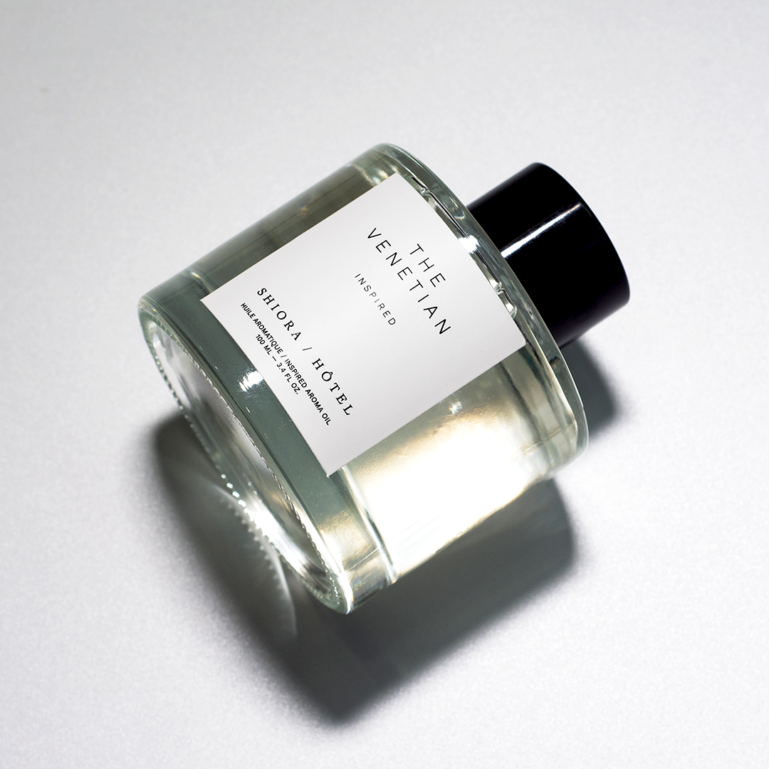 The Venetian Hotel scent is an airy Mediterranean marine note combined with the freshness of sweet Melon, Rose and Lily of the Valley ending with Woods with top notes of Grapefruit, Green Apple, Melon, Ozone; mid notes of Damascena Rose, Lily of the Valley; and base notes of Woods, Musk. 